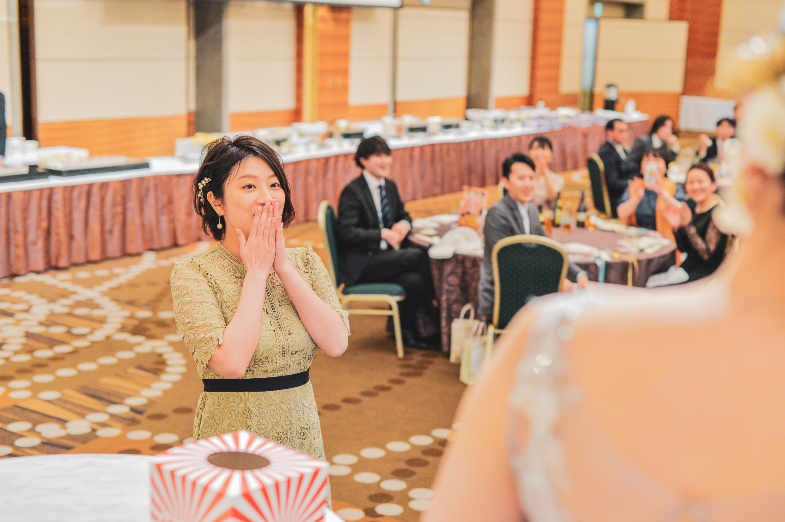 結婚式二次会を楽しんでいる人3